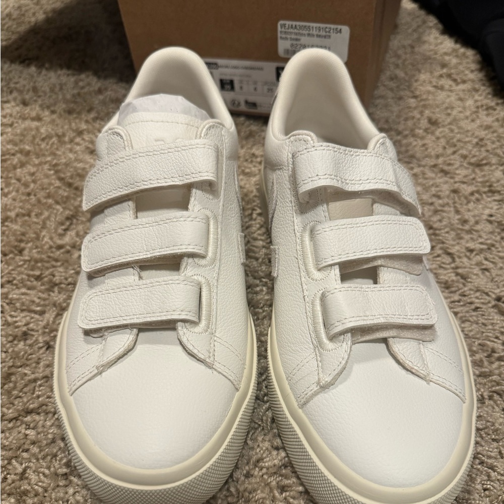 Veja Women’s Recife Sneaker